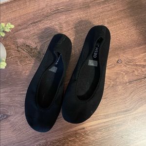 Oesh Dream Ballet Flat in Black Essentials size 11